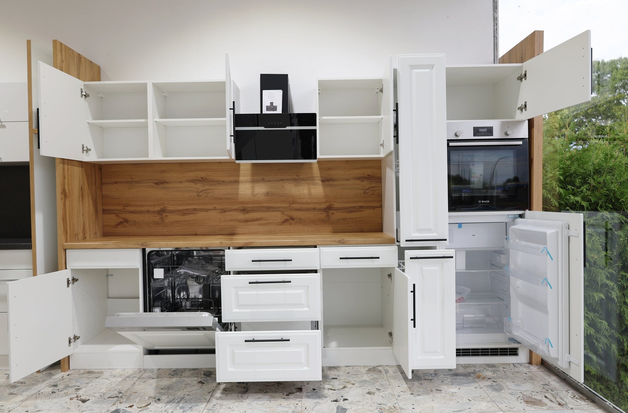Moderne Landhausküche 310 cm – Weiß – Soft-Close & Premium-Auszüge – inkl. 5 Elektrogeräte & Nischenrückwand – Made in Germany