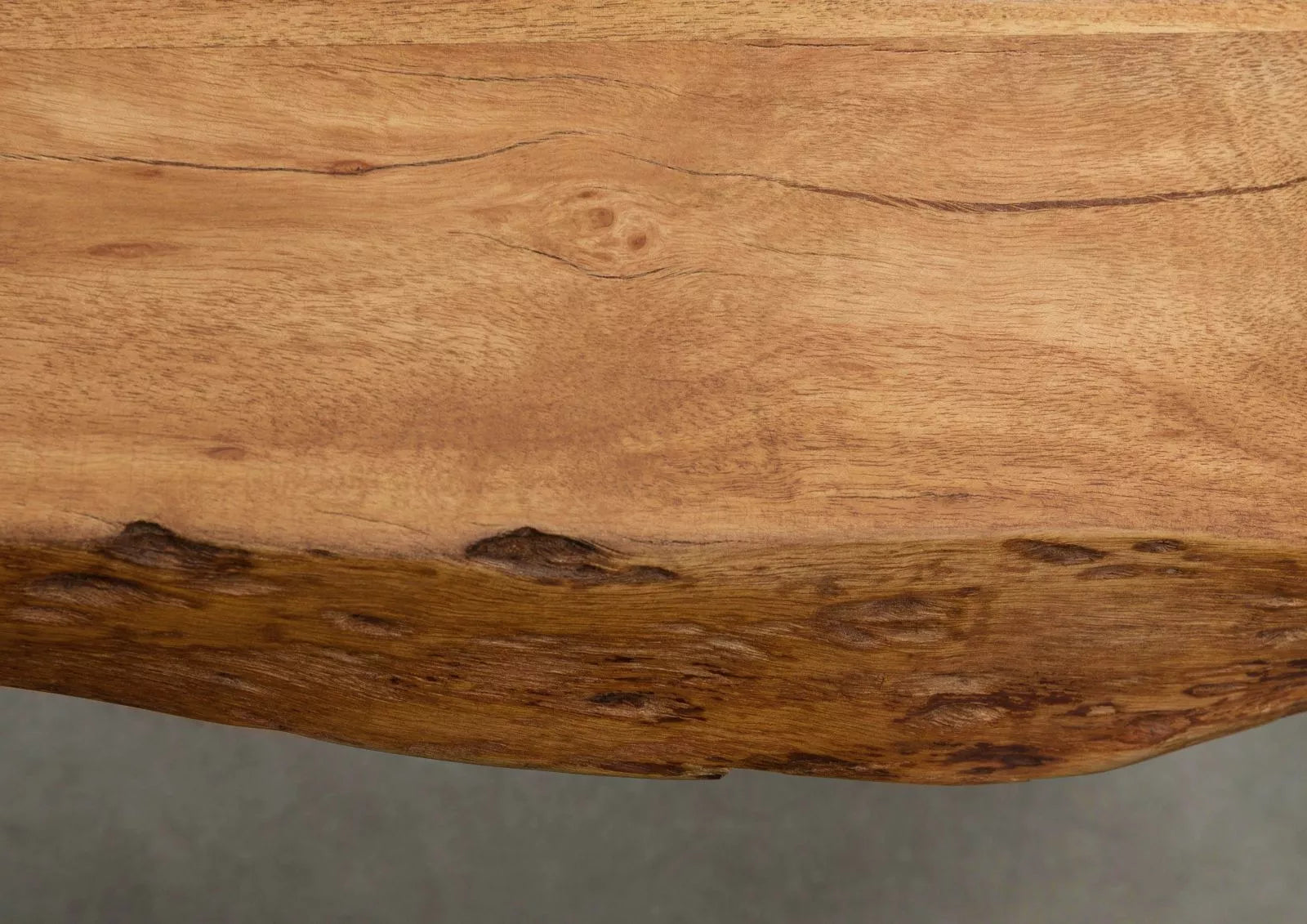 Baumtisch Akazie natur 240 cm mit X-Beinen in Anthrazit