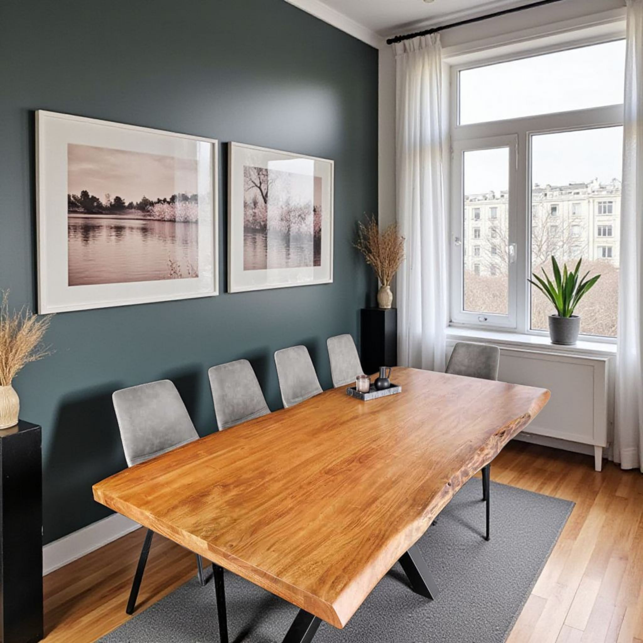 Esstisch Akazie massiv lackiert 240 cm – Baumkante – Tischplatte 5,5 cm – Spider Gestell Schwarz – Designer Esszimmertisch