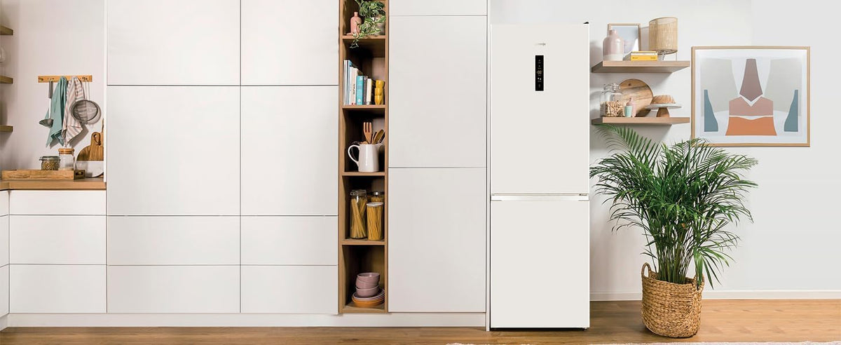 Gorenje N619EAW4 Kühl-Gefrierkombination 300 Liter, NoFrost Plus, FastFreeze, CrispZone mit Feuchteregler, LED-Display, 186 cm, Weiß Kühlschrank