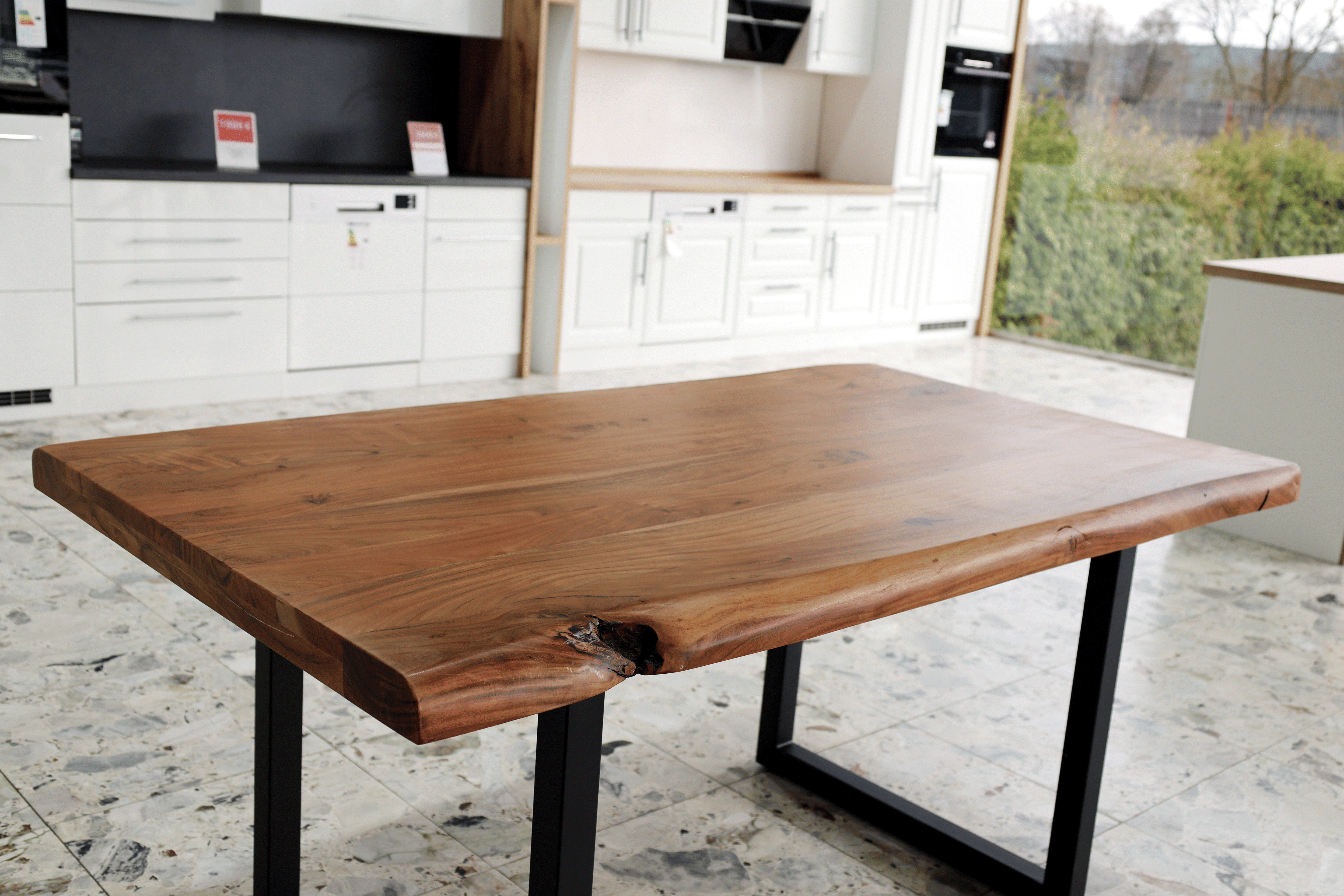 Esstisch Akazie Baumkante Massivholz 140–240 cm – 5,5 cm Platte – U-Gestell Schwarz – Industrial Design UNIKAT