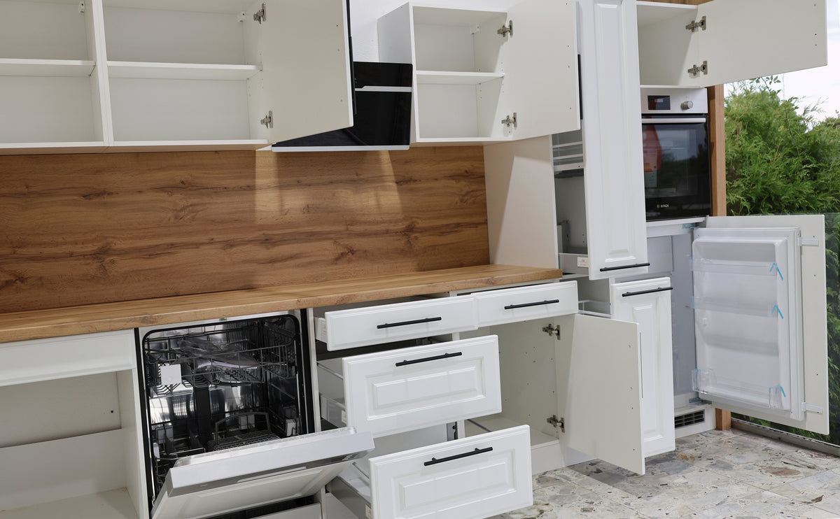 Landhaus Küche ROMA 310 cm – Weiß – Soft-Close &amp; Premium-Auszüge – inkl. 5 Elektrogeräte &amp; Nischenrückwand – Made in Germany