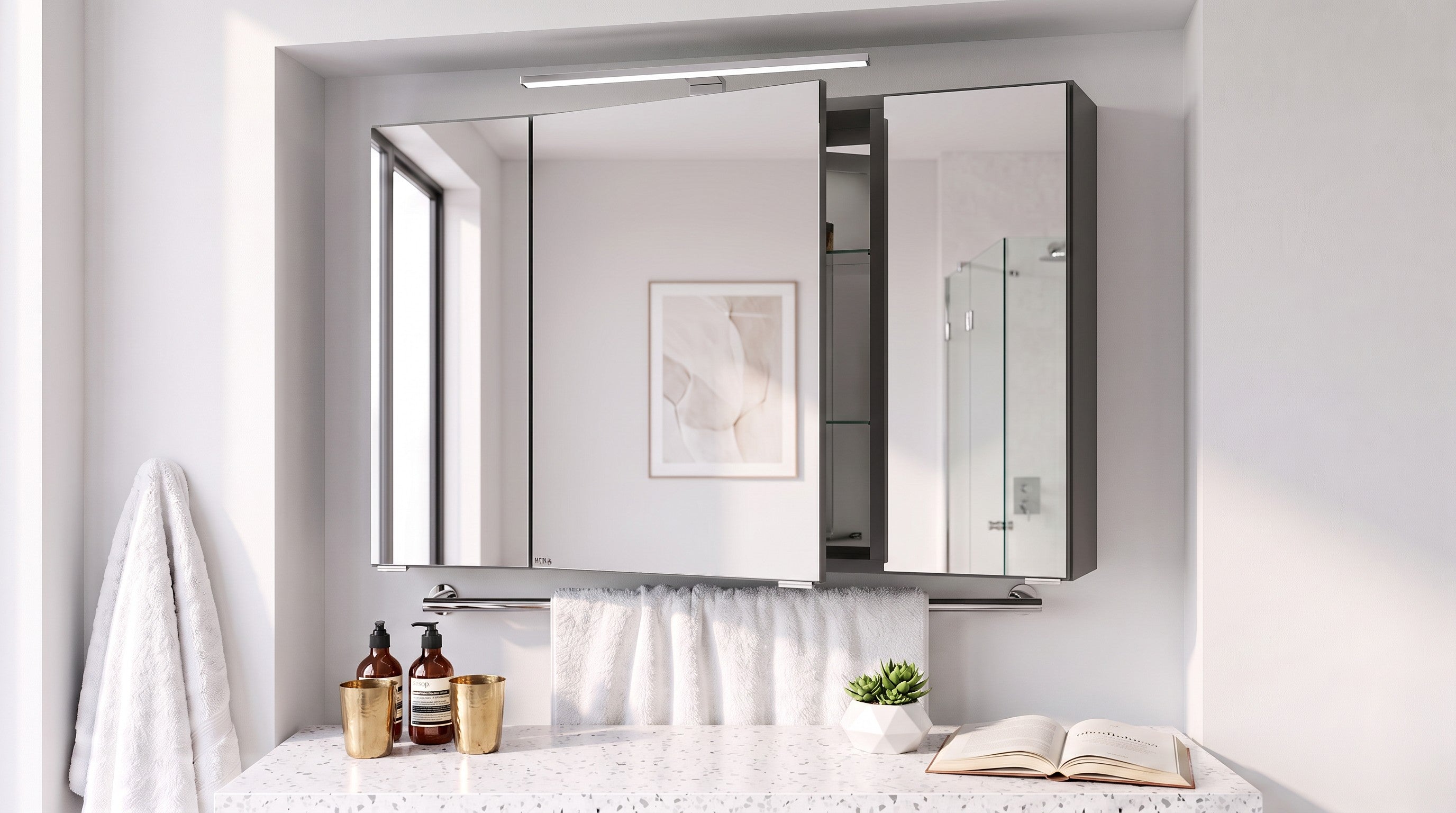 Spiegelschrank Luna 80 cm weiß mit LED – 3 Spiegeltüren