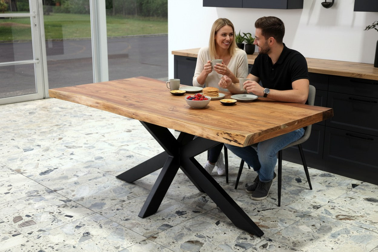 Design Esstisch Baumkante Akazie Massivholz mit Spider Gestell – Unikat